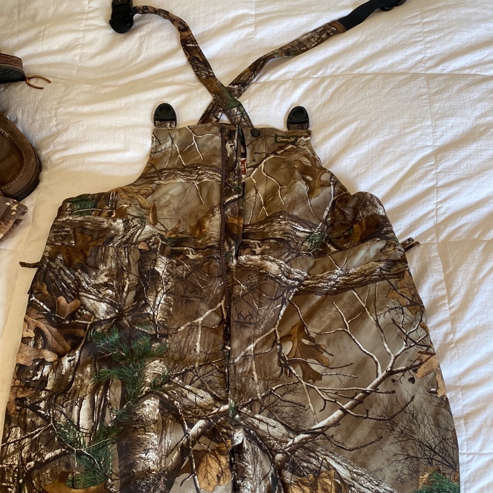 Camouflage hunting bibs